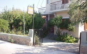 Eleni Studios & Apartments